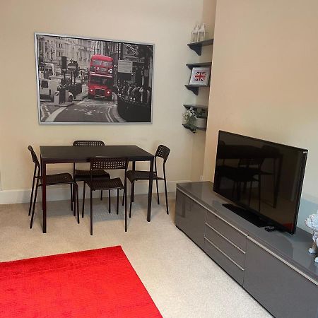Beautiful 2 Bedroom Apartment- Prime Location, Aberdeen Centre Экстерьер фото