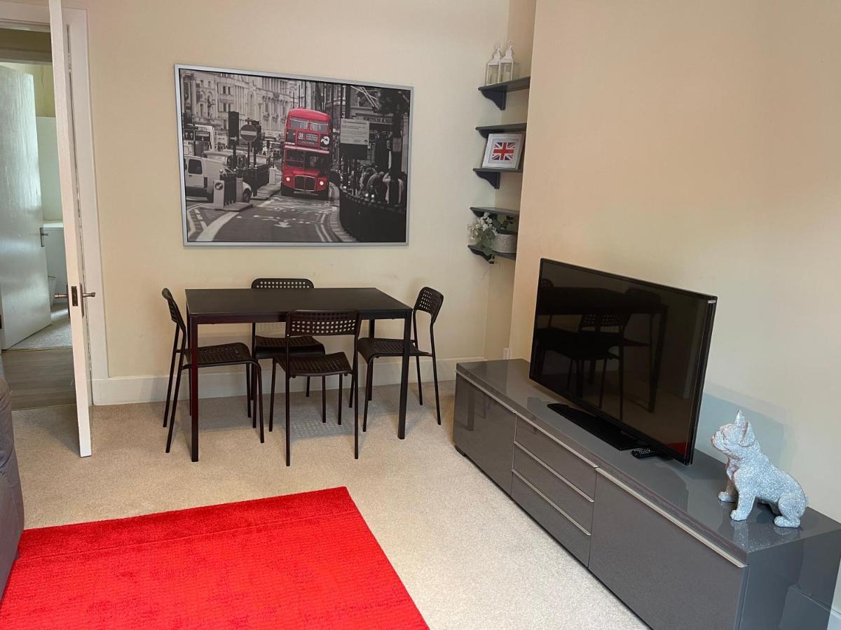 Beautiful 2 Bedroom Apartment- Prime Location, Aberdeen Centre Экстерьер фото