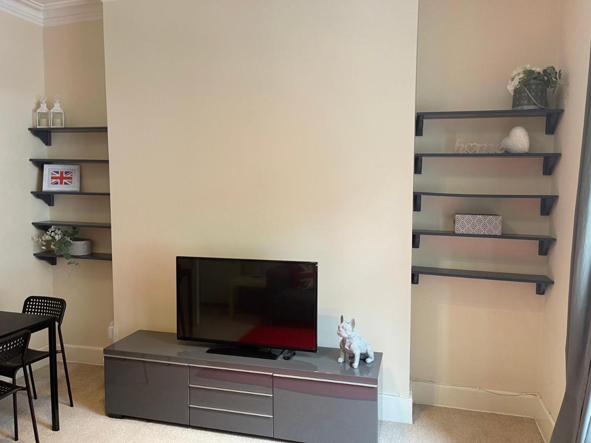 Beautiful 2 Bedroom Apartment- Prime Location, Aberdeen Centre Экстерьер фото