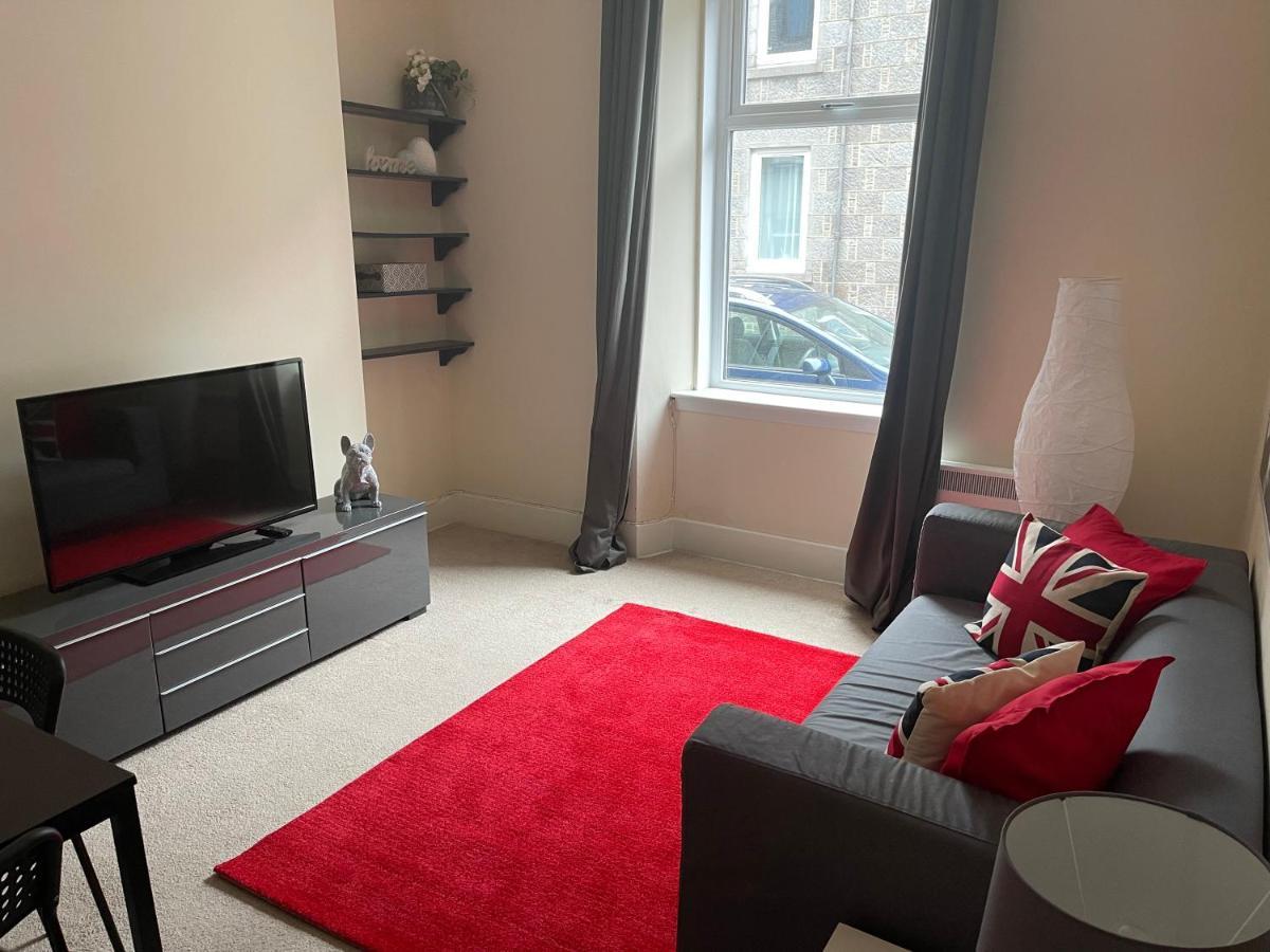 Beautiful 2 Bedroom Apartment- Prime Location, Aberdeen Centre Экстерьер фото
