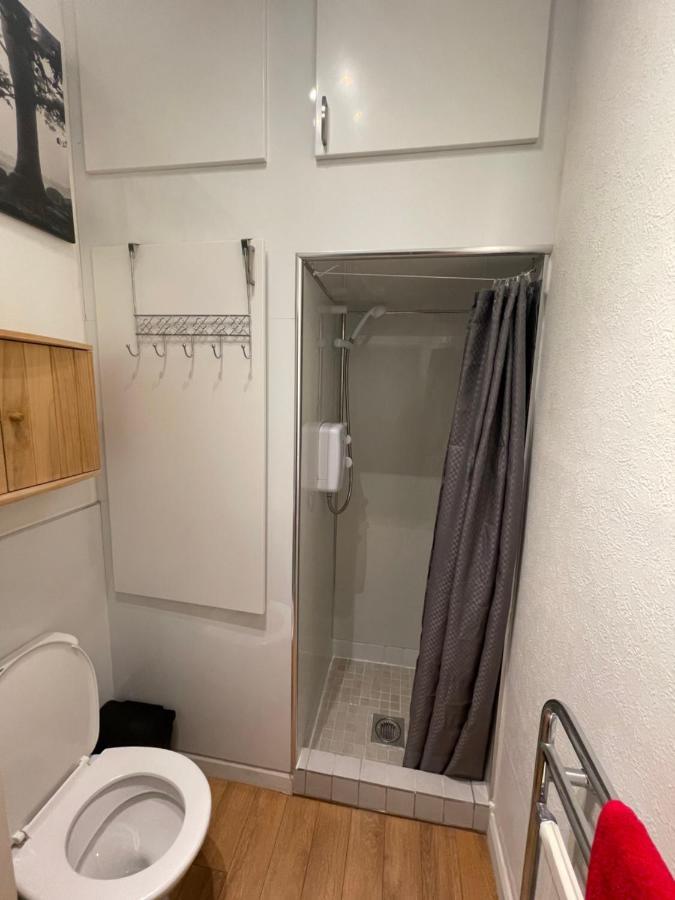 Beautiful 2 Bedroom Apartment- Prime Location, Aberdeen Centre Экстерьер фото