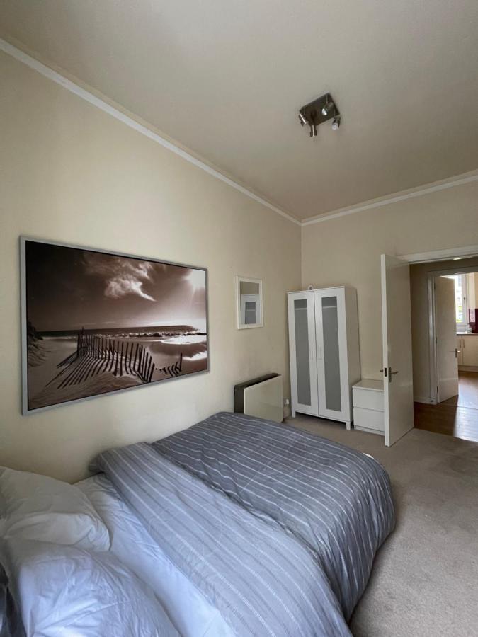 Beautiful 2 Bedroom Apartment- Prime Location, Aberdeen Centre Экстерьер фото