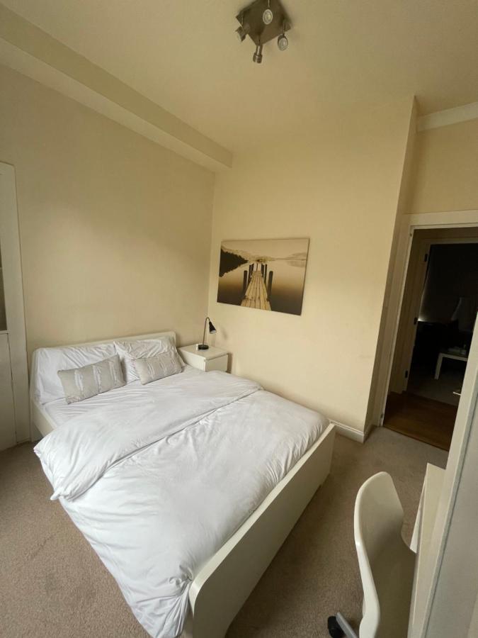 Beautiful 2 Bedroom Apartment- Prime Location, Aberdeen Centre Экстерьер фото