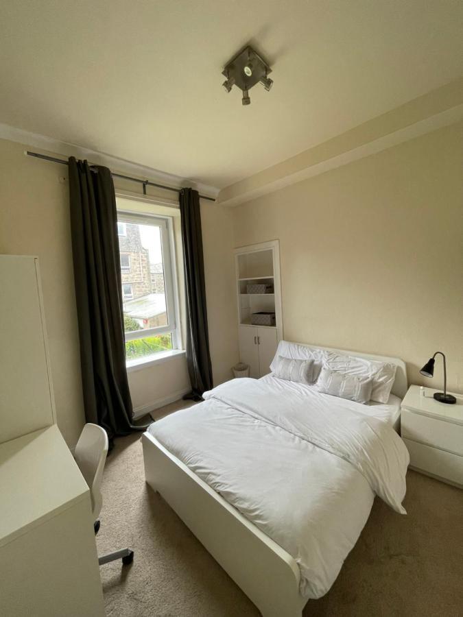 Beautiful 2 Bedroom Apartment- Prime Location, Aberdeen Centre Экстерьер фото